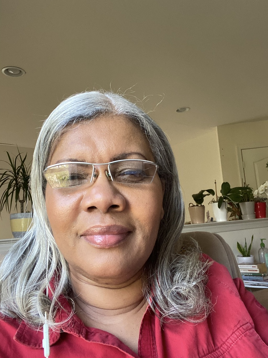 Hélène Ndoye Diop, LCPC, bilingual English/French therapist practising telehealth in Maryland.